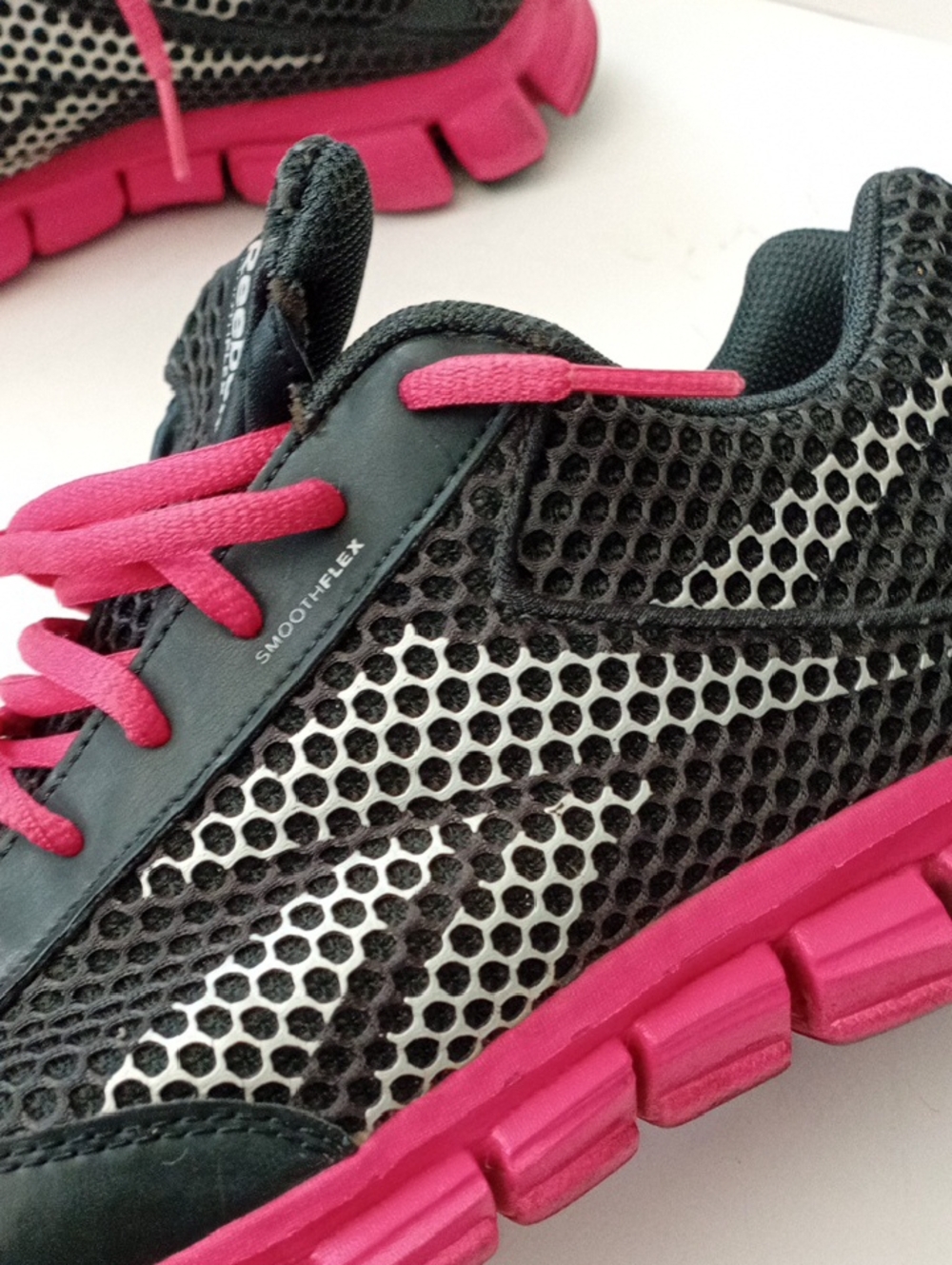 Reebok Smoothflex Women's Dark Grey and Pink Lace Up Mesh Sneakers Size 10 - Picture 4 of 15